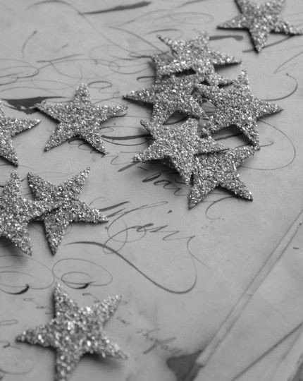 Silver Christmas Aesthetic, Iphone Screen Savers, Stargirl Interlude, Gray Aesthetic, Iphone Screen, Silver Christmas, British Royalty, Winter Solstice, Christmas Aesthetic