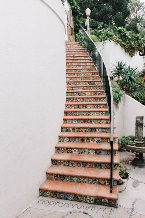 Mediterranean Stairs, Outside Stairs Design, Christmas Decor Front Porch, Spanish Style Tile, Tiled Staircase, Rustic Staircase, Outside Stairs, Staircase Outdoor, Tile Steps