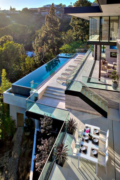 Hollywood Hills Modern - 8927 St Ives Drive, Los Angeles, CA, USA Millionaire Mansion, Hollywood Mansion, Pool Landscape Design, Gym Wedding, Tattoo Business, Sunset Blue, Fashionista Art, Modern Mansion, Expensive Houses