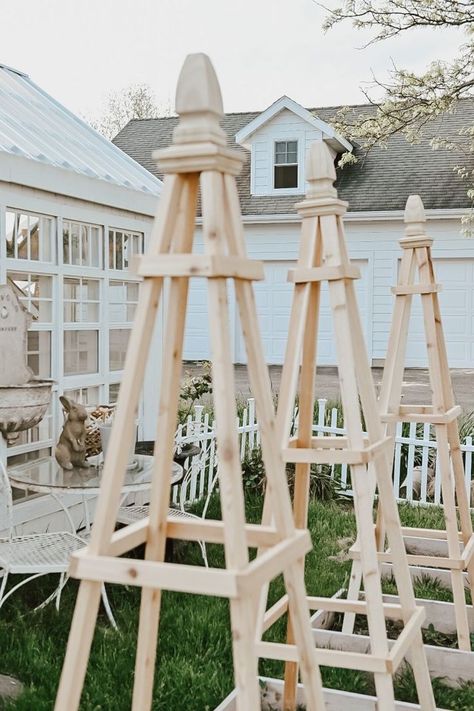 Diy Cottage Garden, Diy Cottage, Obelisk Trellis, Diy Garden Trellis, Liz Marie, Garden Obelisk, Cottage Gardens, Diy Holz, Garden Containers