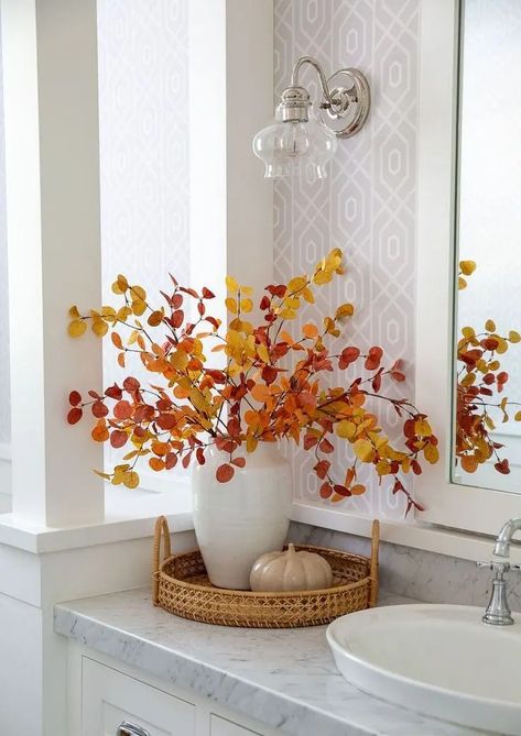 bold leaf arrangement Fall Shower Curtains, August Home Decor Ideas, Diy Fall Wall Decor, Autumn Bathroom Decor, Fall Decor Indoor, Autumn Bathroom, Halloween Lifestyle, Minimal Fall Decor, Fall Shower Curtain