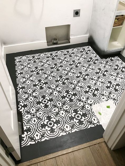 Sheet Vynil Flooring, Paint Vinyl Flooring, Vinyl Flooring For Bathrooms, Vinyl Flooring Ideas, Stencil Tile, Pallet Floors, Painted Vinyl Floors, Vinyl Flooring Bathroom, Laundry Room Update