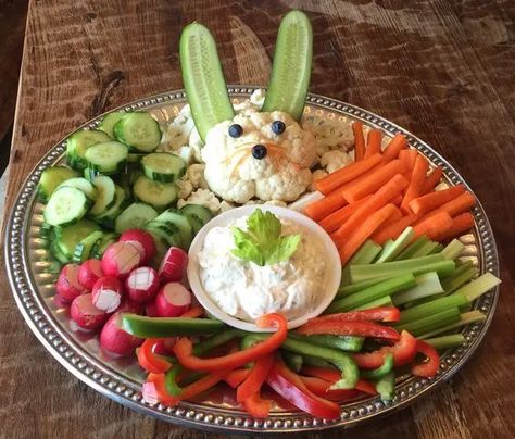 60+ Adorable Easter Veggie Tray Ideas for Every Bunny - Holidappy Easter Vegetables Tray, Veggie Tray Ideas, Easter Vegetables, Veggie Board, Veggie Platter, Easter Party Food, Spring Veggies, Easter Appetizers, Easter Dishes