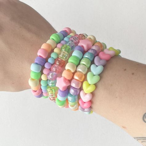 Pastel Kandi Bracelets, Clover Deltarune, Pastel Kandi, Pastel Bracelets, Kandi Jewelry, Kandi Singles, Kawaii Bracelet, Pastel Bracelet, Kandi Inspo