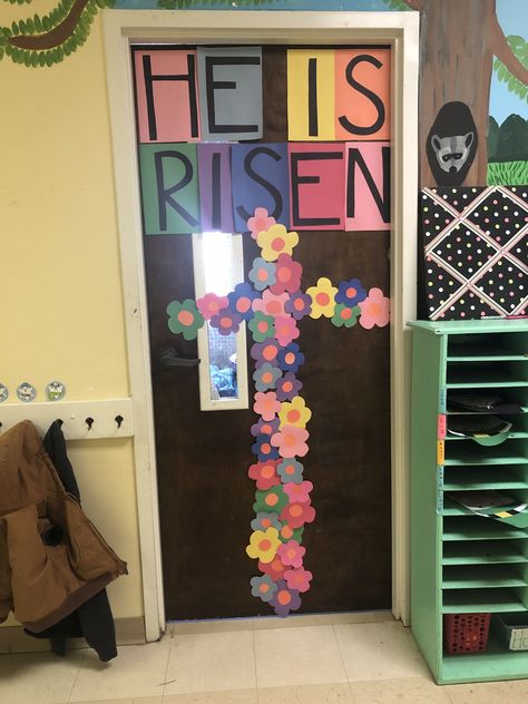 Easter Door Decorations Classroom Jesus, Easter Door Decorations Classroom, Easter Classroom Door, Christian Classroom, Easter Classroom, Easter Crafts Preschool, Sunday School Decorations, Easter Door Decor, Sunday School Classroom