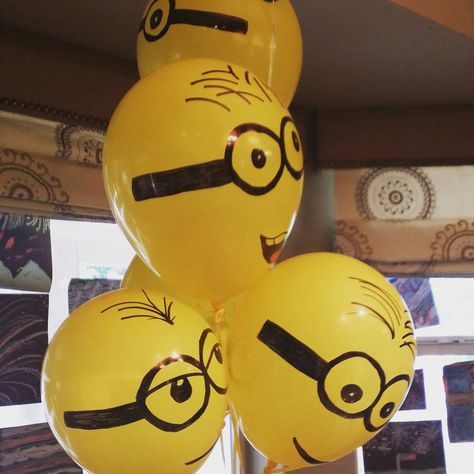 Yellow balloons +sharpies equals awesome minion balloons for my twin  sons'… Minion Balloons, Minion Decorations, Twin Sons, Birthday Twins, Diy Minions, Ideas Birthday Party, Friends Memories, Minions Birthday, Minions Party