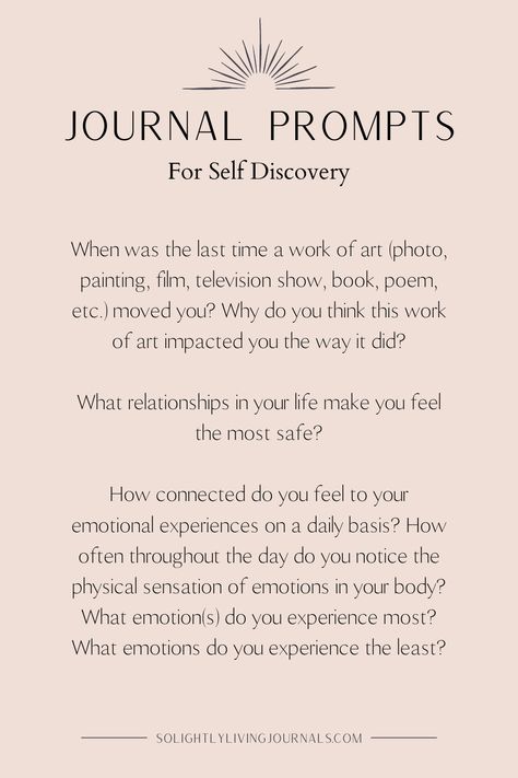 Click for more self discovery prompts. Your relationship with yourself is the most important relationship in your life. We would never expect to maintain a great relationship with another person without conversation & quality time; likewise, maintaining a healthy relationship with ourselves requires intentional engagement. Spend some quality time getting to know you with these journaling questions for self-discovery. Follow @solightlyliving for more journal prompts & journaling ideas! 🤍 Self Reflection Journal Prompts Relationship, Friendship Journal Prompts, Self Discovery Prompts, Questions For Self Discovery, 365 Questions, Prompts For Self Discovery, Prompts Journaling, Mindfulness Journal Prompts, Great Relationship