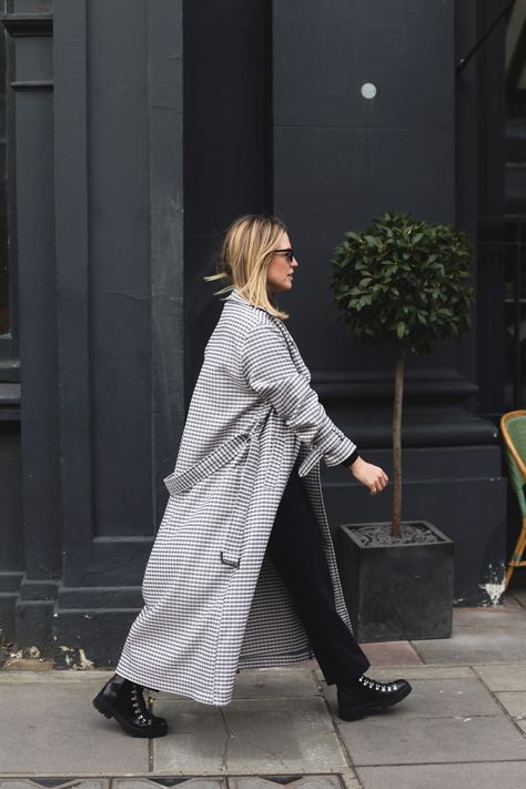 Gingham coat, black trousers, combat boots Grenson Boots, Alexis Foreman, Gingham Coat, Spring Gingham, Coat Street Style, Coat Autumn, London Outfit, Black Winter Coat, Dressed To The Nines