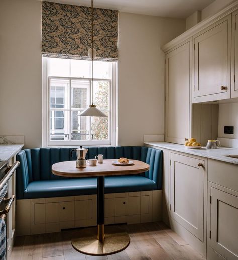 Bijou kitchen in our Belgravia project 🤍 We squeezed a banquette seat between the runs of @plainenglishdesign cabinetry here, allowing for … | Instagram Best Room, Table For Two, London Flat, Banquette Seating, English Design, White Sofas, Kitchen Pendants, Time Of Day, Kitchen Diner