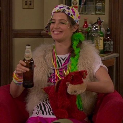 Robin Himym Aesthetic, Himym Robin Outfits, Robin Scherbatsky Aesthetic, Ted E Robin, Himym Icon, Himym Robin, Robin Himym, Robin Sparkles, Robin Outfit