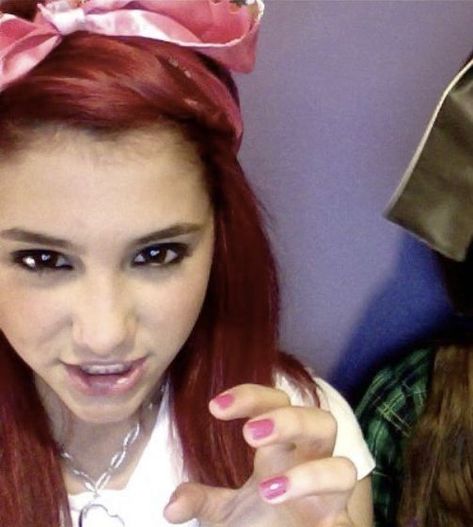 Ariana Grande Red Hair, Ariana Grande 2014, Ariana Grande Victorious, Cat Valentine Victorious, Valentine Cat, Victorious Cast, Celebrity Selfies, Strawberry Hair, Star Actress