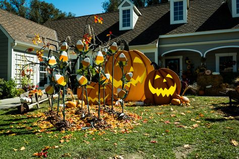 Family-friendly and a perfect addition for you Halloween Harvest Yard! DIY Candy Corn Fields by Kenneth Wingard! Don't miss Home & Family weekdays at 10a/9c on Hallmark Channel! Diy Candy Corn, Halloween Yard Decorations Diy, Knife Craft, Dental Halloween, Home And Family Crafts, Gothic Halloween Decorations, Candy Corn Decorations, Fairy Ideas, Corn Field