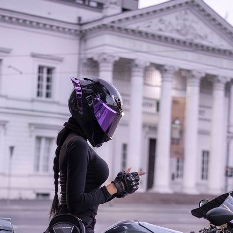 𝘽𝙞𝙠𝙚𝙧𝙜𝙞𝙧𝙡 𝙏𝙟𝙚𝙮 | „You got one life to master it“ 💯  Bike Fairing from: @officialmonsterfairings ( code law.ya for free bolt kit)   Pic made by @noahixiv... | Instagram Girls Biker Aesthetic, Girly Motorcycle, Racing Lifestyle, Biker Women, Moto Girl, Girls On Bikes, Motorcycle Couple, Biker Photography, Amagi Brilliant Park