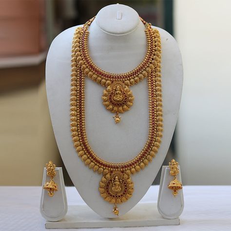 Kolhapuri Gold Jewellery, Neck Gold Jewelry Indian, Gold Haaram Designs Bridal, Aaram Design Gold Antique, Gold Aaram Design, Gold Haaram Designs Indian, Aaram Gold Designs, Aaram Design Gold, Antique Gold Jewelry Indian Bridal Jewellery Necklace Set