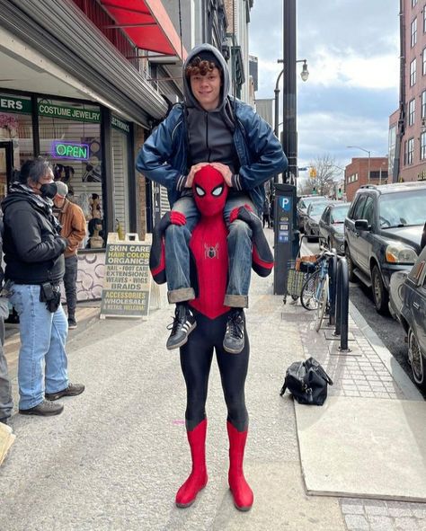 Tom Holland Brothers, Miguel Diaz, Tom Holland Zendaya, Spiderman 3, Tom Holland Peter Parker, Tom Holland Spiderman, Men's Toms, Non Fiction, Peter Parker