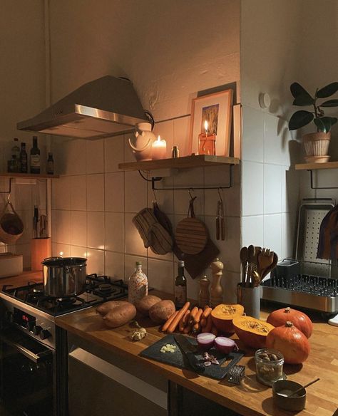 Cozy Kitchen Aesthetic Night, Nyc Loft Kitchen, Cozy Nyc Apartment Aesthetic, Loft Apartment Aesthetic Cozy, Nyc Kitchen Apartment, 90s Living Room Aesthetic, Downtown Apartment Aesthetic, Warm House Aesthetic, Small Town Home