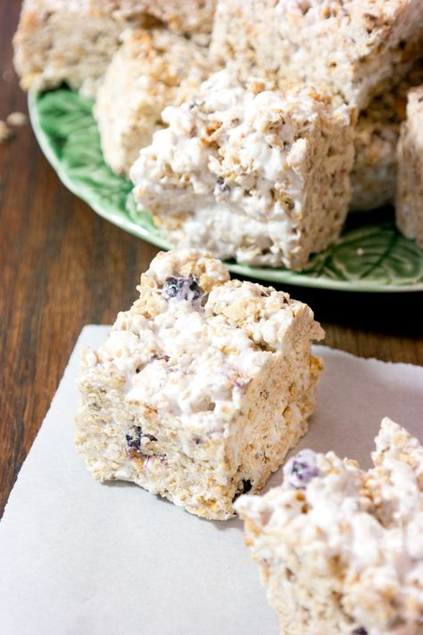 Blueberry Granola Marshmallow Squares Marshmallow Squares, Blueberry Granola, Sugar Rice, Krispie Treats Recipe, Rice Recipes For Dinner, Brownies Recipe Easy, Rice Krispie Treats, Rice Krispie, Brownie Bar