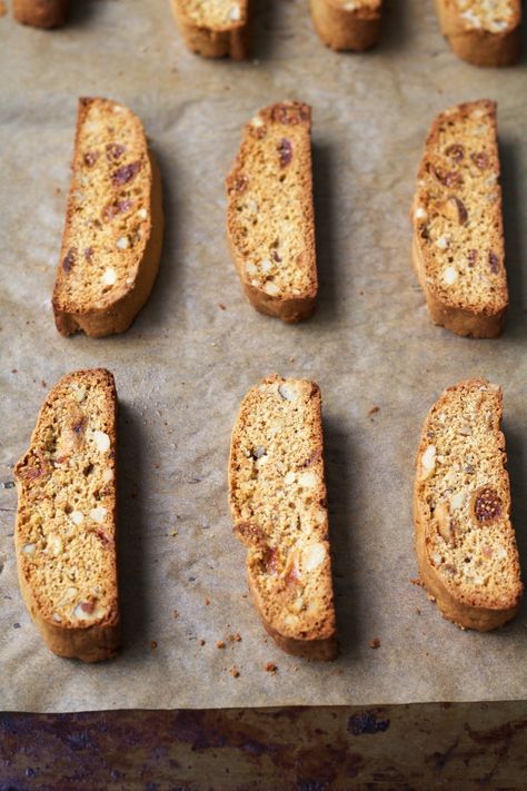 Fig and Walnut Biscotti #einkorn #biscotti #italianrecipe Lavender Biscotti, Einkorn Cookies, Walnut Biscotti, Mandel Bread, Figs Recipe, Flower Recipes, Einkorn Recipes, Einkorn Flour, Rustic Ideas