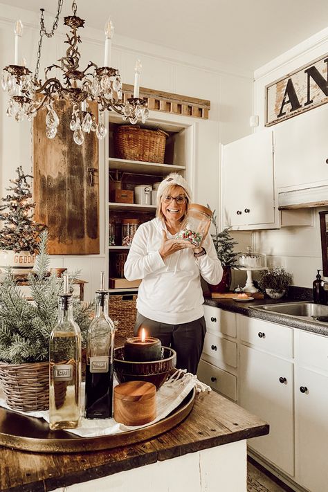 Small Kitchen Shelf, Shelves Styling, Farmhouse Lifestyle, Staging Decor, Madame Chic, Pantry Decor, Small Kitchen Organization, Kitchen Open, Trending Ideas