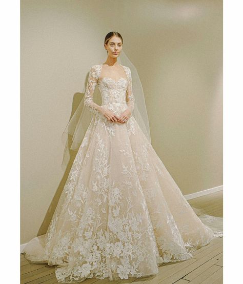 Modern Wedding Dress With Veil, Period Wedding Dress, Royal Wedding Dress Aesthetic, Traditional Lace Wedding Dress, Lace Train Wedding Dress, Simple Wedding Dress Lace, Wedding Gown Long Sleeve, Dress With Sleeves Wedding, 2024 Wedding Dress