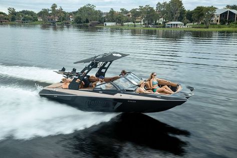 Malibu Wakesetter, Water Sports Photography, Malibu Boats, Wakeboard Boats, Jet Skis, Motor Boat, Lake Travis, Sports Aesthetic, Sport Boats