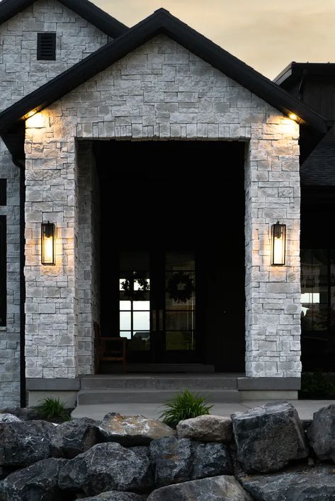 White Sand Divino Ledge | IDEA GALLERY Black Shake Siding Exterior, Black Stone Veneer Exterior, Dark Grey Stone House Exterior, Light Grey Stone Exterior, White House Black Stone, Stone And Black House Exterior, Dark Exterior House Colors With Stone, Cultured Stone Exterior Houses, Stack Stone Exterior House