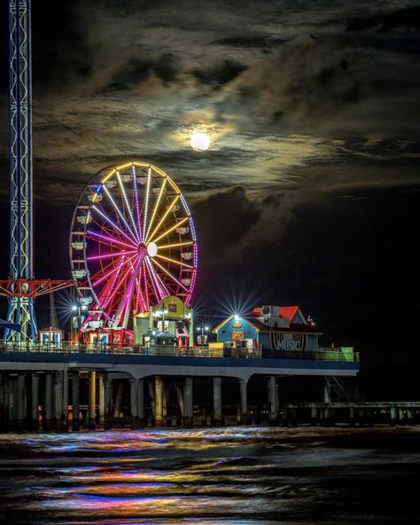 Pleasure Pier, Galveston, TX 🎡🌝 Galveston Pleasure Pier, Galveston Tx, Night Scenery, Galveston, Our World, I Tattoo, Ferris Wheel, Fair Grounds, History