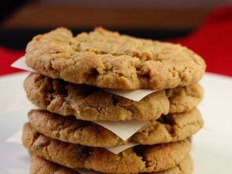 A delicious, sweet and savory fresh update on a traditional peanut butter cookie. Pistachio Muffins, Sunflower Seed Butter, Dairy Free Cookies, Sunflower Butter, Cookies Vegan, Peanut Butter Cookie, Roll Cookies, Green Planet, Butter Cookie