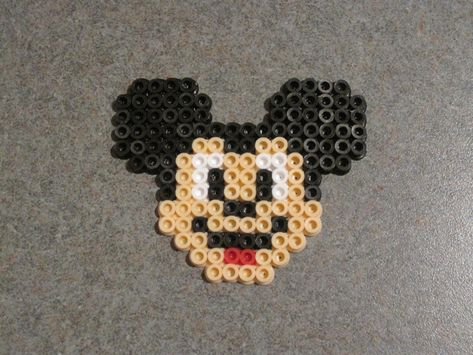 Perler Bead Ideas, Mickey Mouse Quilt, Mickey Mouse Crafts, Disney Quilt, Hamma Beads Ideas, Mouse Crafts, Pearl Beads Pattern, Crochet Disney, Diy Perler Bead Crafts