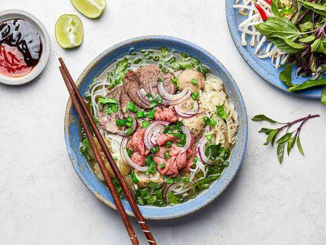 Pho Soup Recipe, Vietnamese Beef, Pho Recipe, Pho Soup, Noodle Soup Recipe, Recipe Beef, Beef Noodle Soup, Spicy Beef, Beef And Rice