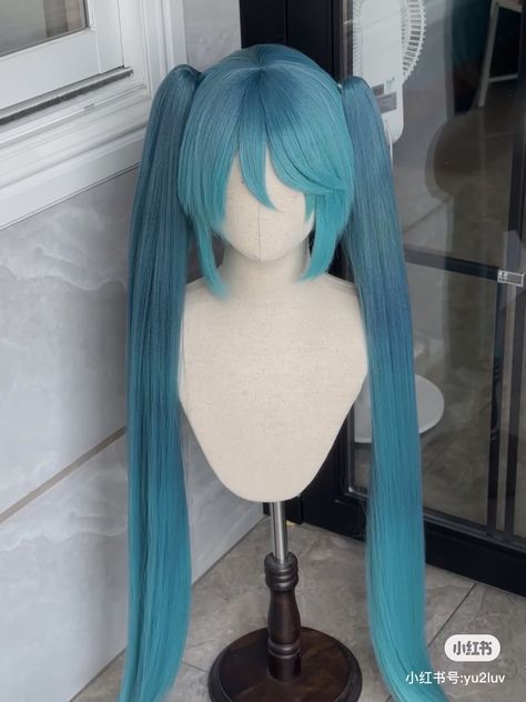 Miku Wig Styling, Hatsune Miku Wig, Miku Wig, Sunkissed Hair Brunette, Cool Hair Designs, Yarn Wig, Softball Hairstyles, Style Wig, Miku Cosplay