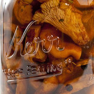 How To Pickle Mushrooms, Canning Pickled Mushrooms, Pickled Chanterelle Mushrooms, Pickled Shitake Mushrooms, Dried Chanterelle Mushroom Recipes, Chanterelle Mushroom Recipes, Chanterelle Recipes, Chanterelle Mushrooms, Wild Mushroom Recipes