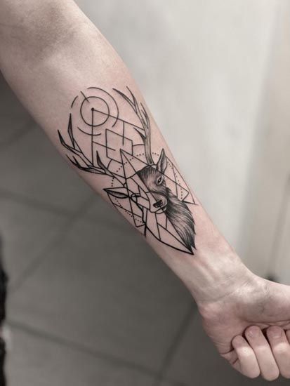 Stag Tattoo Design, Reindeer Tattoo, Deer Tattoo Designs, Geometric Wolf Tattoo, Geometric Animal Tattoo, Animal Tattoos For Men, Stag Tattoo, Hirsch Tattoo, Prison Tattoos