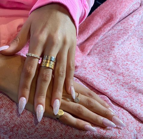 Madison Beer Nails, Beer Nails, Elegant Almond Nails, Trendy Almond Nails, Kutek Disney, Unghie Sfumate, Purple Nail Designs, Model Nails, Girly Acrylic Nails