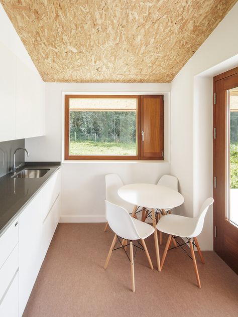 Gallery of Three-Gable Roof House / Arrokabe Arquitectos - 12 Chipboard Interior, Bedroom Cupboard Ideas, Osb Furniture, Gable Roof House, Ideas Terraza, Roof House, Apartment Renovation, Casa Container, Prefabricated Houses