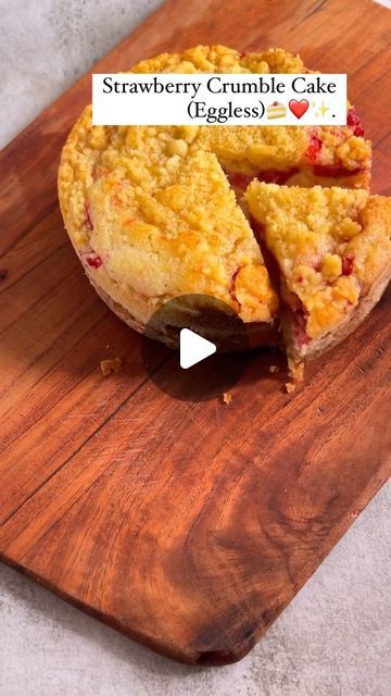 Strawberry Crumble Cake, Crumble Cake Recipe, Tea Cake Recipe, Strawberry Crumble, Eggless Cakes, Tea Cakes Recipes, Crumble Cake, Eggless Cake, Crumble Recipe