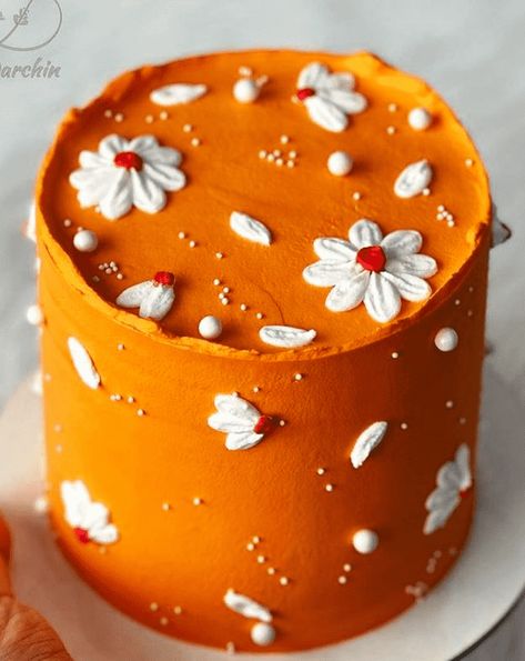 Orange Cake Ideas Birthday, Orange Cake Designs Birthday, Birthday Cake Orange Color, Pastel Orange Cake, Orange Decorated Cake, Orange Color Cake Birthday, Orange Theme Cake, Orange Buttercream Cake, Blue And Orange Cake