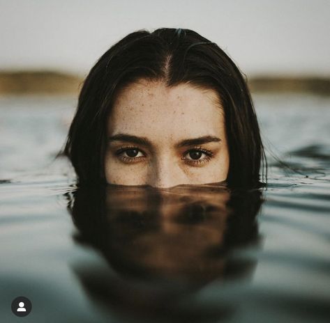 Woman Sinking Underwater, Person Emerging From Water, Pose In Water, Water Portrait Photography, Photography In Water, Face In Water, Water Halloween, Water Reflection Photography, Sea Portrait