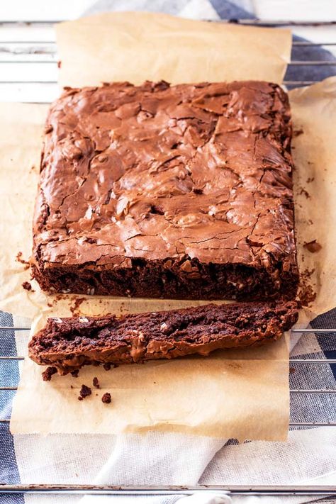 The Best Fudegy, Chewy  Chocolate Brownies The Best Brownies In The World, Adovada Recipe, Worlds Best Brownies, Best Homemade Brownies, Easy Homemade Brownies, Brownie Bowls, Brownie Shop, Homemade Brownies Easy, Fudge Dessert