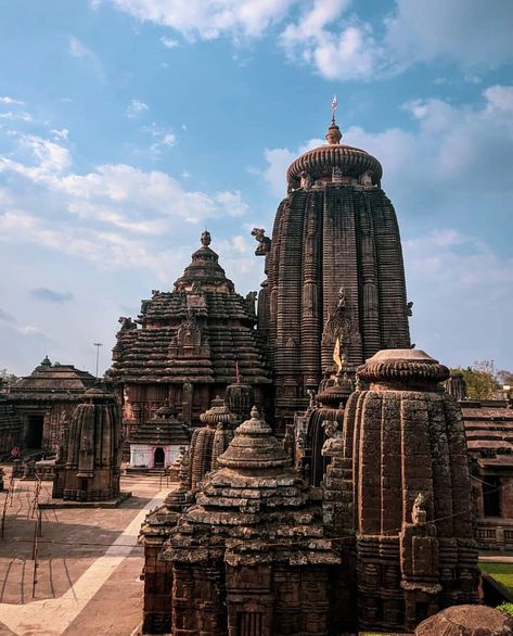 Odisha Tourism on Instagram: “Pic @lazyash_clicks” Lingaraj Temple, Ancient India Map, Jagannatha Beautiful Images, Odisha Tourism, Temple Photography, Background Images For Editing, Shiva Photos, Muslim Pictures, States Of India