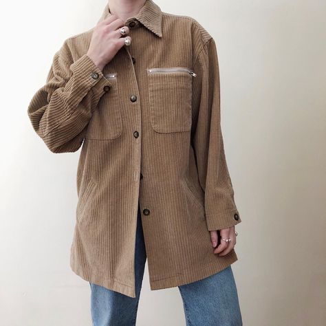 Vintage tan corduroy jacket // XS-L // Link in bio⠀ .⠀ .⠀ .⠀ .⠀ .⠀ #vintage #vintagestyle #vintagefashion #vintageshop #inovintage #vintageclothing #vintagefashion #vintagelook #instashop #vintagelove #sustainablefashion #vintagefinds #ecofashion #oneofakind #etsy #shopsmall #vintageshopping #vintageonline #smallbusiness Vintage Surf Wear, Vintage Surfwear, Shacket Style, Corduroy Shirt Jacket, Cord Shirt, Collar Shirt Men, Vintage Corduroy, Corduroy Shirt, Vintage Surf