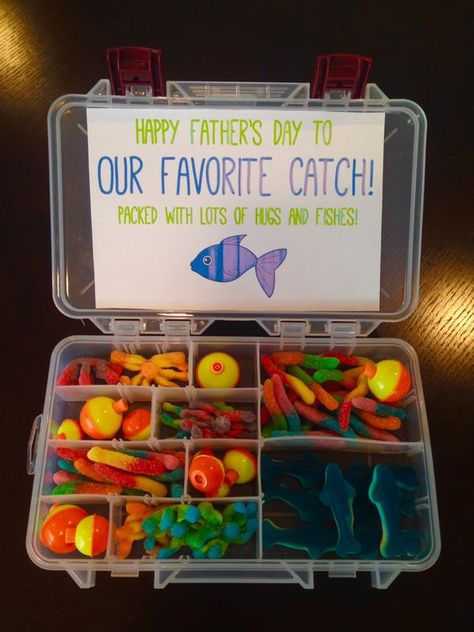 Cool Idea for a Father's Day gift or anyone who loves fishing! Tackle Box Gift, Homemade Fathers Day Gifts, Diy Father's Day Gifts, Father's Day Diy, Dad Day, Tackle Box, Fathers Day Crafts, Happy Father's Day