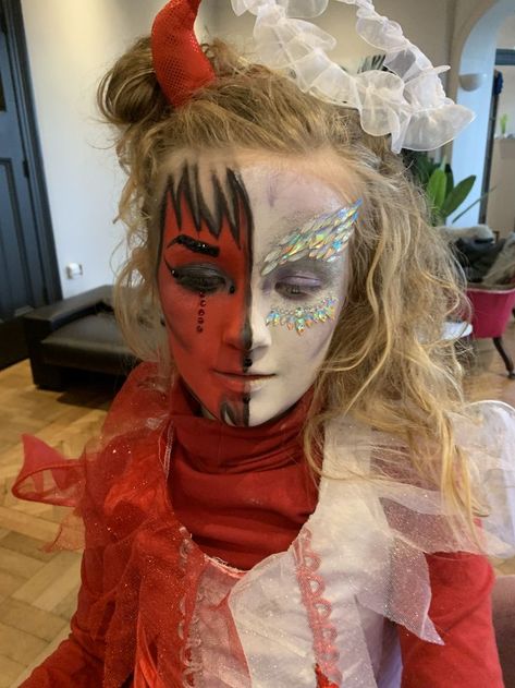 Half angel half devil Half Angel Half Devil, Devil Makeup, Angel Makeup, Scary Makeup, Angel And Devil, Angel Face, Face Painting, Halloween Makeup, Carnival Face Paint