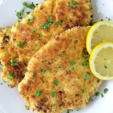 Chicken Schnitzel Recipe - A Quick & Easy Weeknight Meal | Chisel & Fork Quiche Chorizo, Chicken Schnitzel Recipe, Veal Schnitzel, Schnitzel Recipe, German Food Authentic, Schnitzel Recipes, Chicken Schnitzel, Wiener Schnitzel, Chicken Cutlets