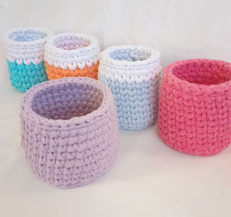 Crochet Marker Holder, Crochet With Tshirt Yarn Projects, Crochet Pencil Cup, Crochet Pencil Holder, Pencil Cup Diy, Recycled Crochet, Crochet Objects, Crochet Pencil, Diy Pencil Holder