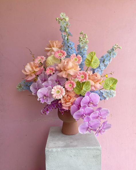 Spring Flower Arrangements, Spring Things, Boquette Flowers, Flower Vase Arrangements, Colorful Bouquet, Beautiful Bouquet Of Flowers, Pastel Flowers, Arte Floral, Rainbow Flowers