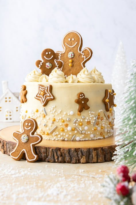 Showstopper Cakes, Caramelized White Chocolate, Christmas Themed Cake, Christmas Cake Ideas, White Chocolate Buttercream, Christmas Cake Designs, Layer Cake Recipes, Smooth Cake, Christmas Cake Decorations