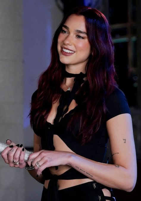 Red Hair Singer, Sophie Turner Photoshoot, Red Hair Looks, Olivia Munn, Dua Lipa, Military Fashion, Fashion Makeup, Hair Looks, Red Hair