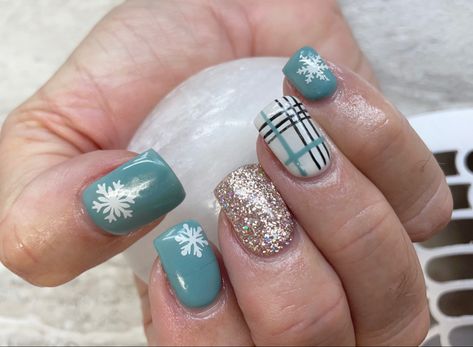 Teal Holiday Nails, Short Square Nail Designs Winter, Teal Winter Nails, Winter Plaid Nails, Blue Plaid Nails, Winter Nails Diy, Christmas Plaid Nails, Winter Fall Nails, Moms Nails