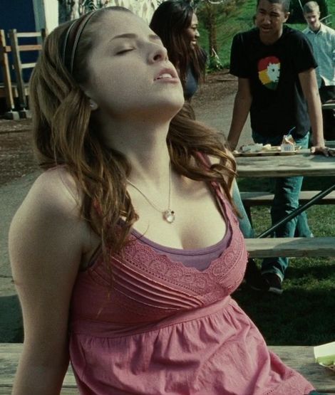 Jessica Stanley Twilight Aeropostale Beaded Babydoll Tank Top SA Pink Jessica Stanley Twilight, Jessica Stanley, Anne Kendrick, Twilight Outfits, Twilight 2008, Twilight Funny, Twilight Film, Babydoll Tank Top, Babydoll Tank